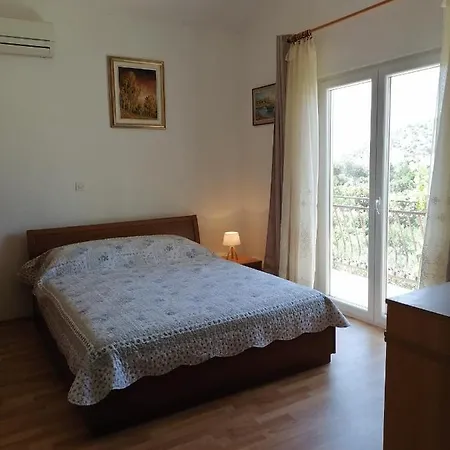 Vedrana 公寓 Ražanj